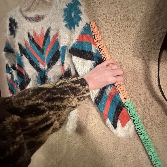 36 Point 5 Womens Aztec Native American Style Boho Hippie Eyelash Sweater Size S - Picture 9 of 11